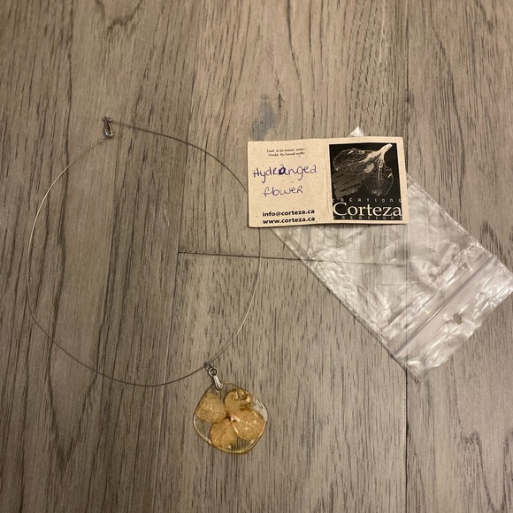 Corteza Creations | Hydrangea Necklace - Picture 1 of 2